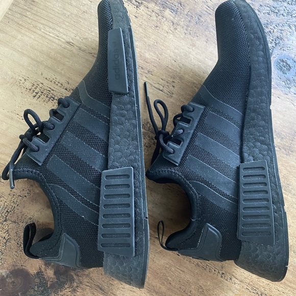 NEW Adidas Originals Women's NMD_R1 Black and Pink Sneakers size 8 - Picture 5 of 7